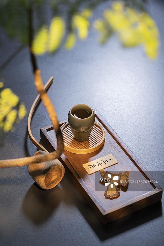 中药保健药酒：三七泡酒图片素材