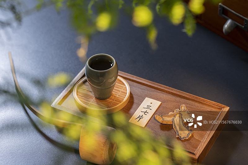 中药保健药酒：三七泡酒图片素材