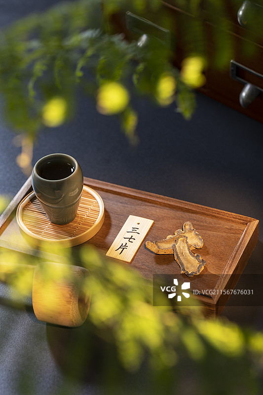 中药保健药酒：三七泡酒图片素材