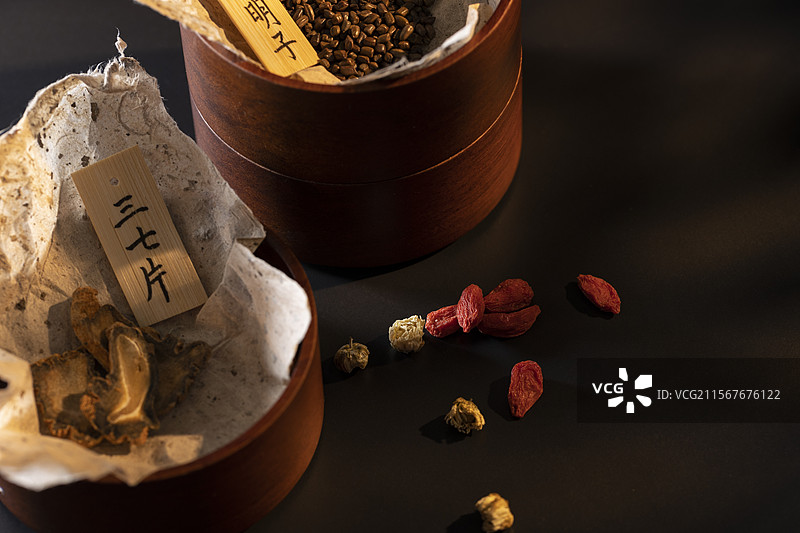 养生中药配方：三菊决明茶（决明子、菊花、枸杞和三七片）图片素材