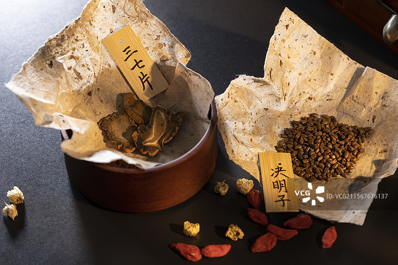 养生中药配方：三菊决明茶（决明子、菊花、枸杞和三七片）图片素材