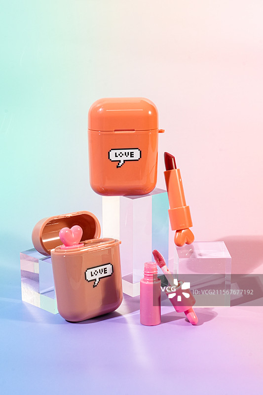 影棚拍摄——彩色背景创意化妆品口红唇釉图片素材