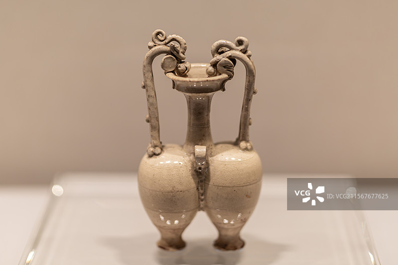 瓷器天津博物馆藏隋白釉双龙柄联腹传瓶图片素材