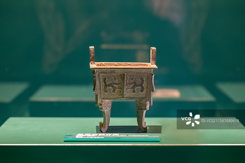 大同博物馆分馆古代铜造艺术博物馆藏明代兽面纹铜方鼎图片素材