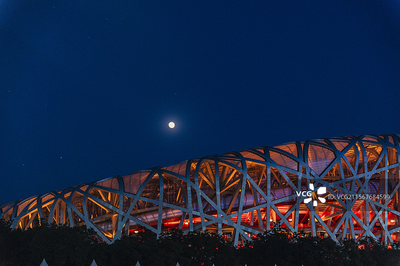 国家体育场鸟巢夜景与月亮图片素材