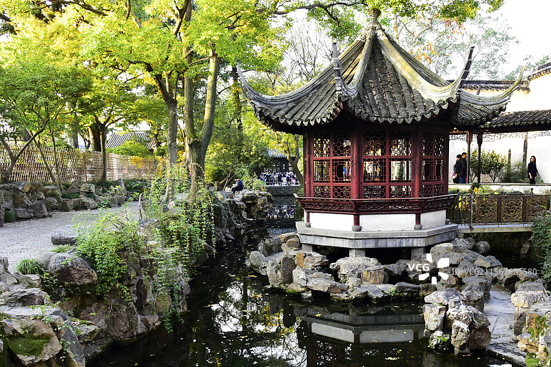 苏州拙政园秋景亭子园林古建筑图片素材