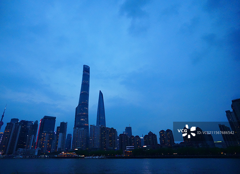 上海外滩夜景 上海中心大厦图片素材