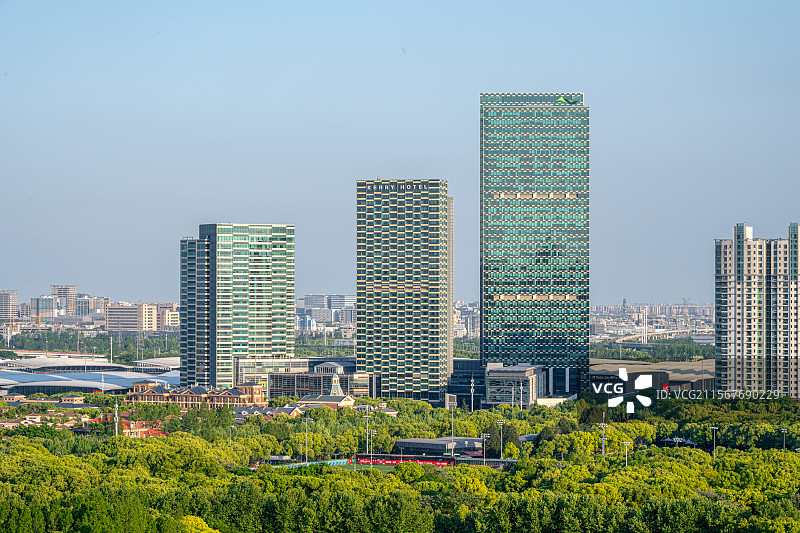 浦东嘉里城 上海新国际博览中心 上海浦东联洋地区地标建筑 世纪公园旁的高级写字楼和住宅社区图片素材