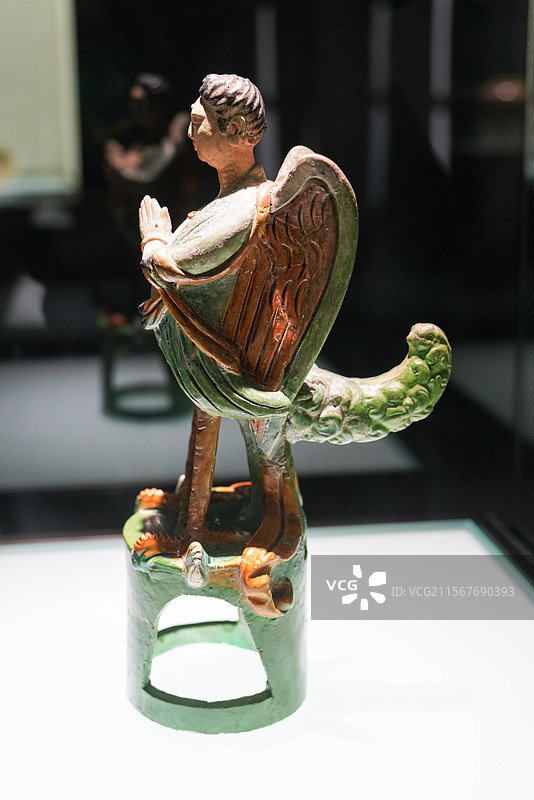 河北省 磁县 磁州窑博物馆 “黑与白的艺术”  金代 三彩迦陵频伽脊饰图片素材