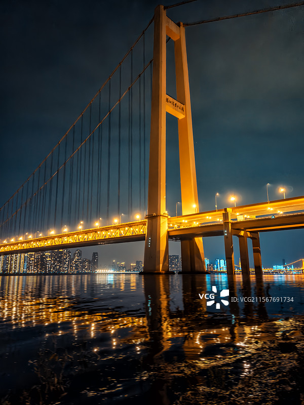 夜中黄龙——杨泗港大桥图片素材