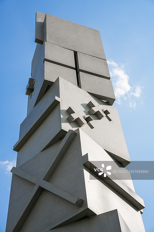 上海杨浦滨江绿之丘户外公共艺术雕塑光塔建筑图片素材