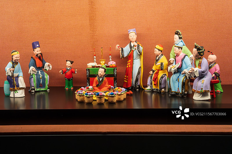 古代宫廷人物陶瓷雕像图片素材