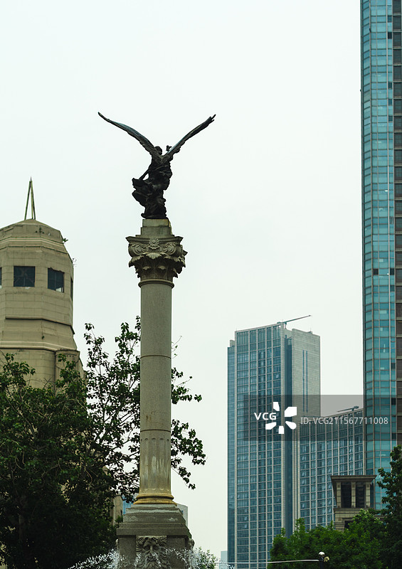 天津意式风情街马可波罗广场女神雕塑图片素材
