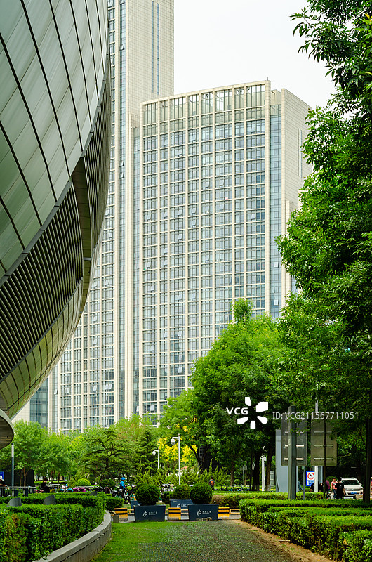 天津滨江道上的天津恒隆广场图片素材