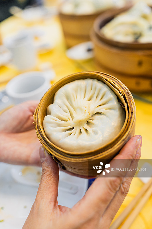 扬州早茶蟹黄灌汤包图片素材