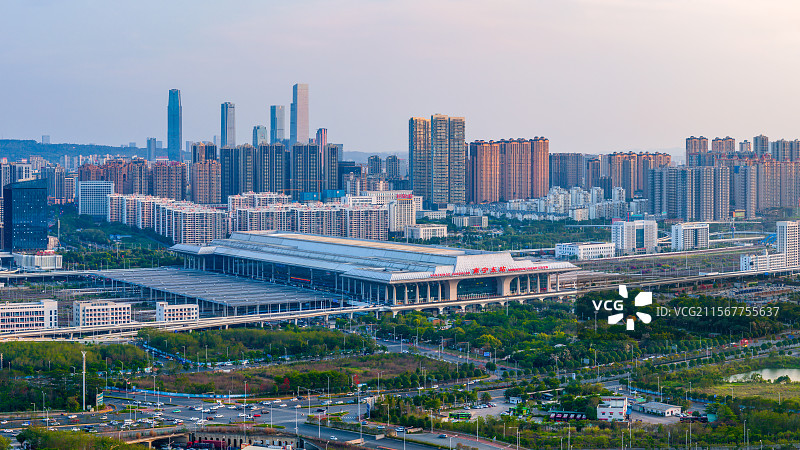 广西南宁东站火车站城市风光航拍图片素材