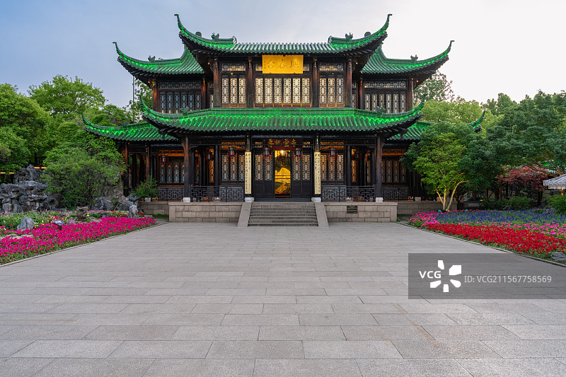 江苏扬州瘦西湖景区熙春台建筑风光图片素材