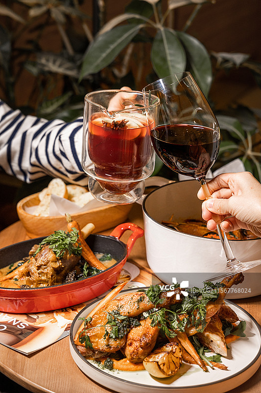 红酒热红酒苹果煮红酒鸡肉烤鸡圣诞节节日图片素材