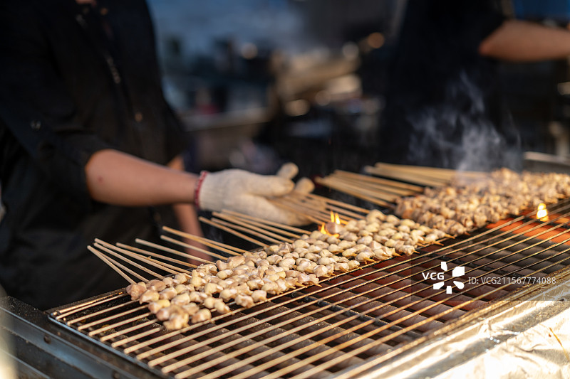 烤架上的羊肉串特写图片素材