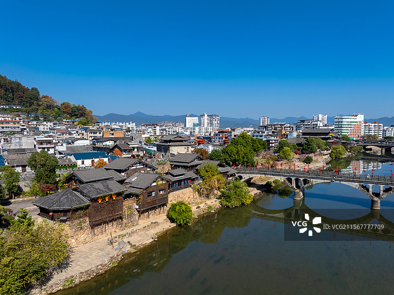 航拍福建长汀山水环绕小城风光图片素材