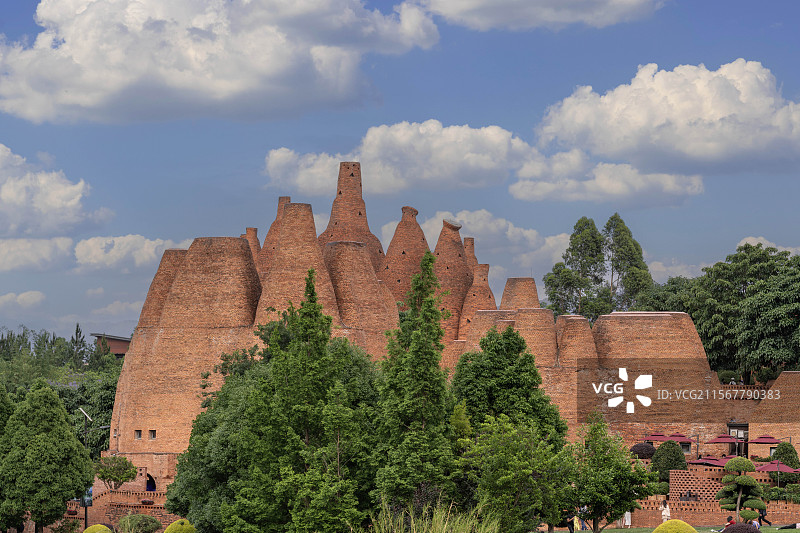 云南红河弥勒市著名景点-东方韵艺术小镇-万花筒建筑风光全景图片素材