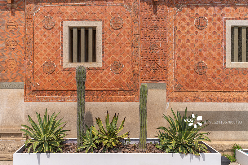 福建省泉州晋江五店市的闽南传统古建筑的红砖墙面及窗户图片素材