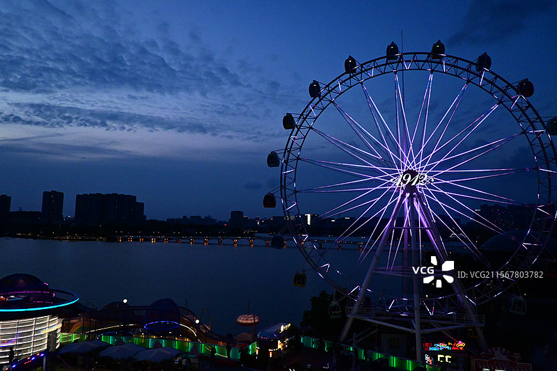 夜幕下的百家湖图片素材