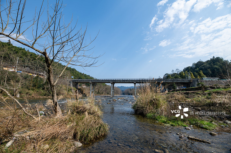 梵净山东门脚下小镇自然风光图片素材
