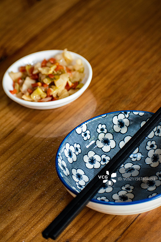东北水饺、饺子小菜、碗筷、就餐图片素材