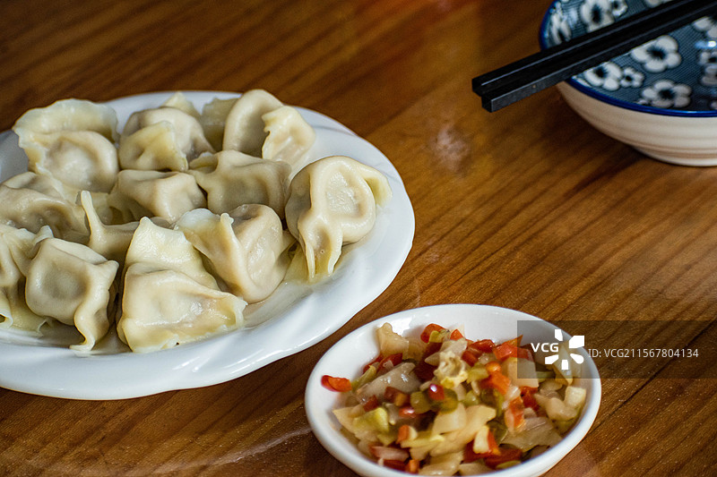东北水饺、饺子小菜、碗筷、就餐图片素材