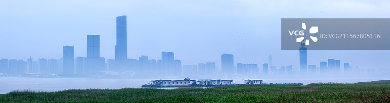 晨雾中的温州城市全景图图片素材