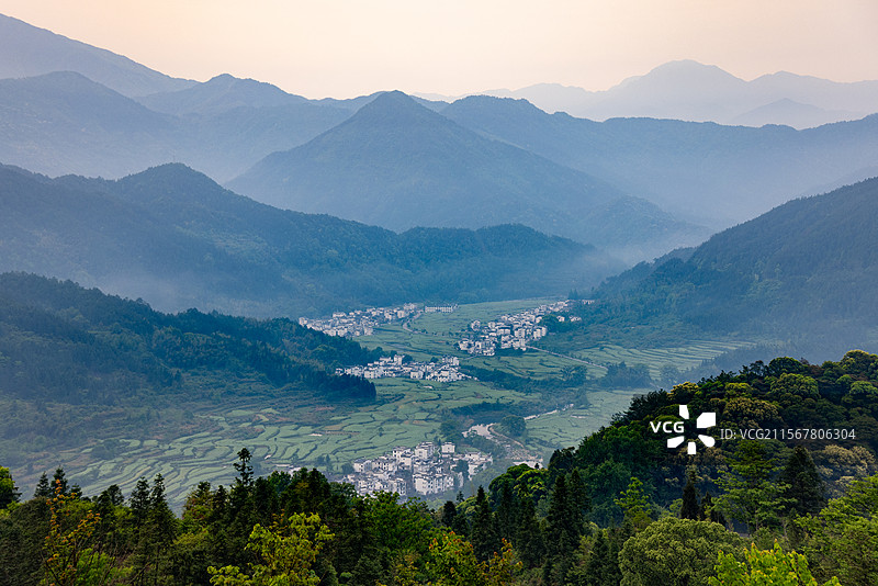 清晨的江岭图片素材