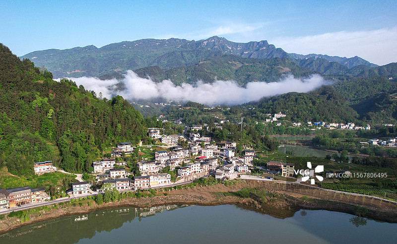 航拍湖北恩施市屯堡乡鸭松溪风光图片素材