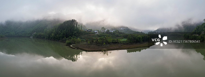 航拍湖北恩施市屯堡乡鸭松溪风光图片素材
