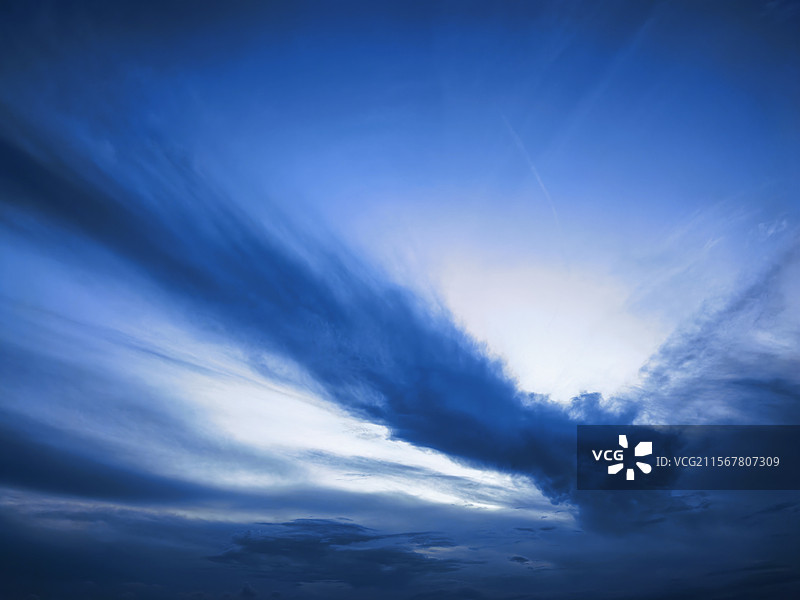 戏剧性的天空 蓝调时刻 背景图 自然美图片素材