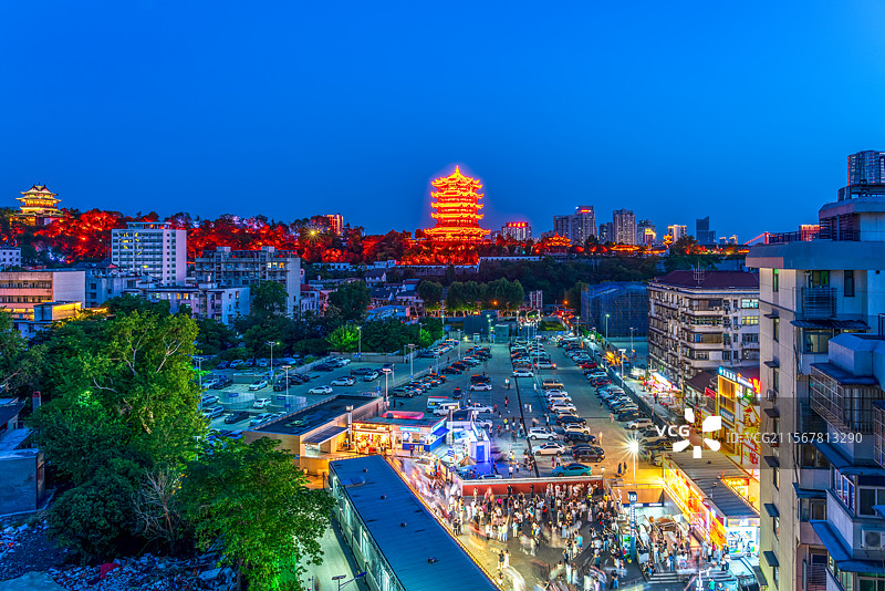 武汉黄鹤楼红墙网红打卡地夜景灯光古建筑图片素材