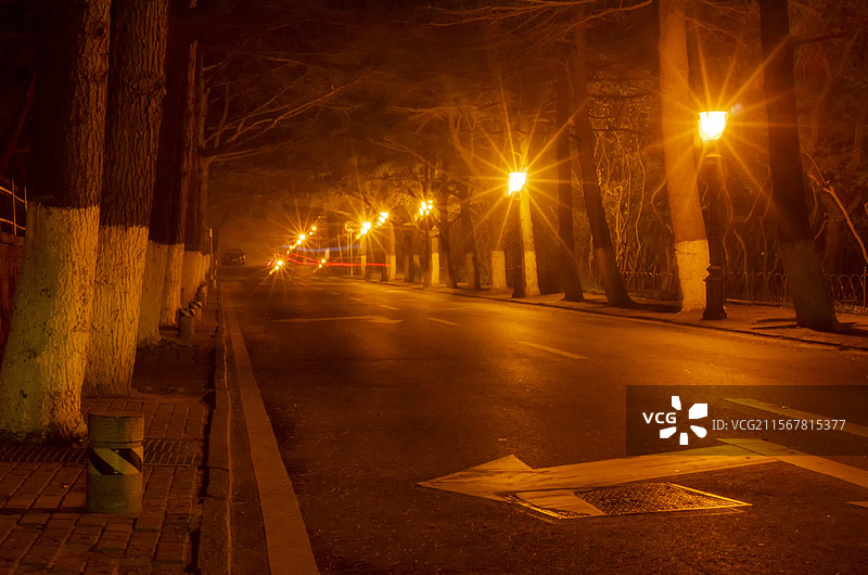 夜晚城市马路上没有人图片素材