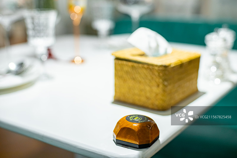 中国餐厅饭店餐馆设备用品拍摄主题，餐桌桌子上的服务铃铛，室内无人图像摄影图片素材