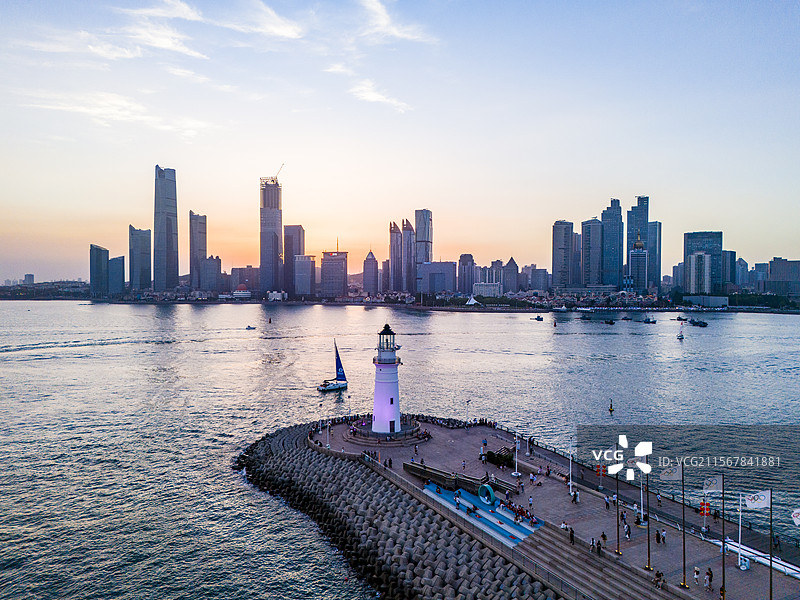 青岛奥帆中心情人坝灯塔图片素材