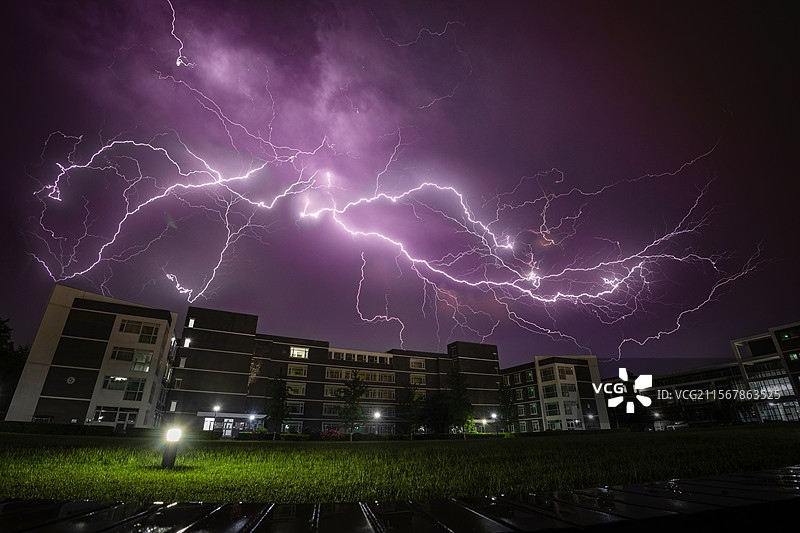 雷霆万钧图片素材