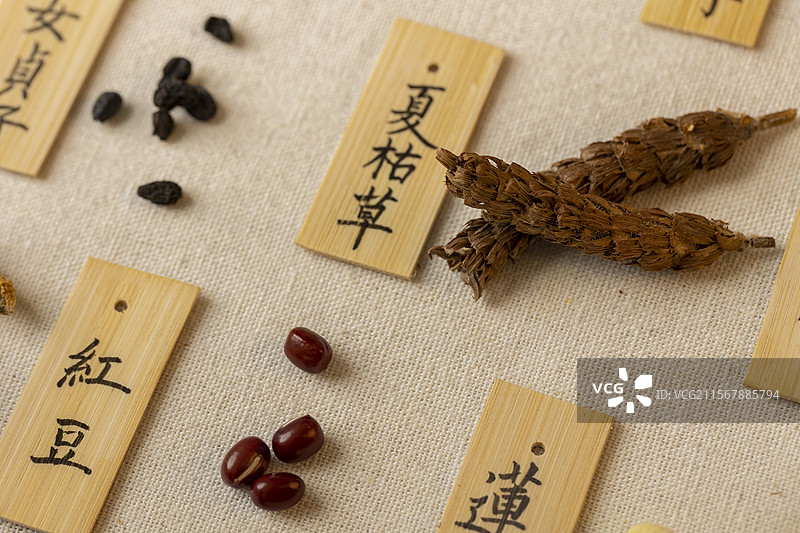 多种中药材：夏枯草和红豆图片素材