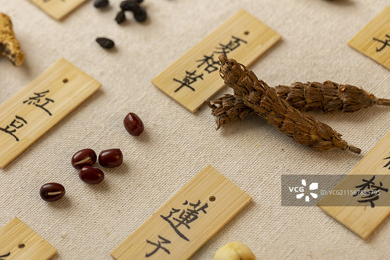 多种中药材：夏枯草和红豆图片素材