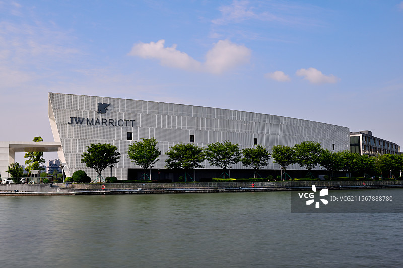 上海东方美谷JW万豪酒店，上海之鱼，上海奉贤金海湖图片素材