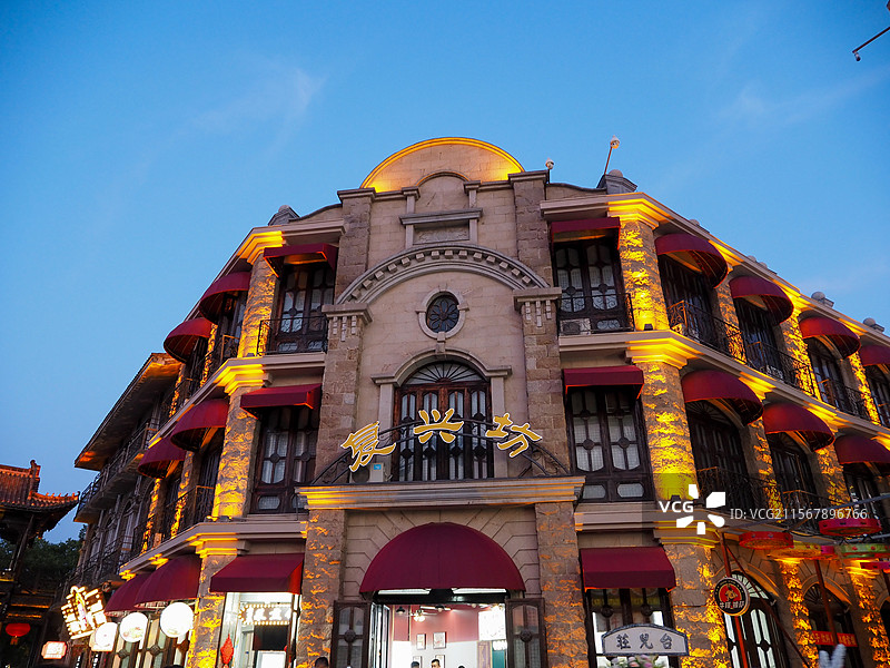 静谧夜色下的剪影图片素材