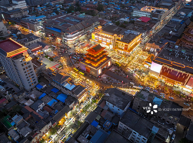 河南省开封市开封鼓楼夜市夜景航拍图片素材