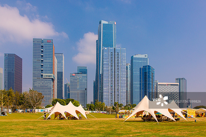 深圳前海，公园搭帐篷露营图片素材