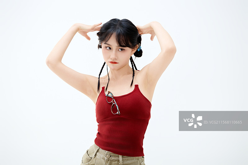 影棚拍摄穿着青春靓丽的亚洲女性夏季形象图片素材