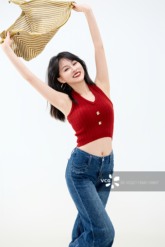影棚拍摄穿着八十年代复古风装束的美女图片素材