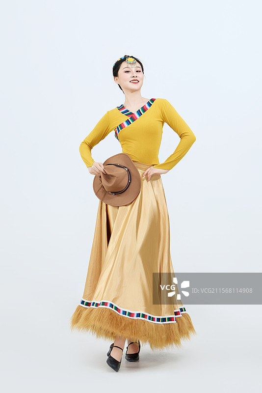 表演中国西藏藏族传统锅庄舞的美丽舞者图片素材