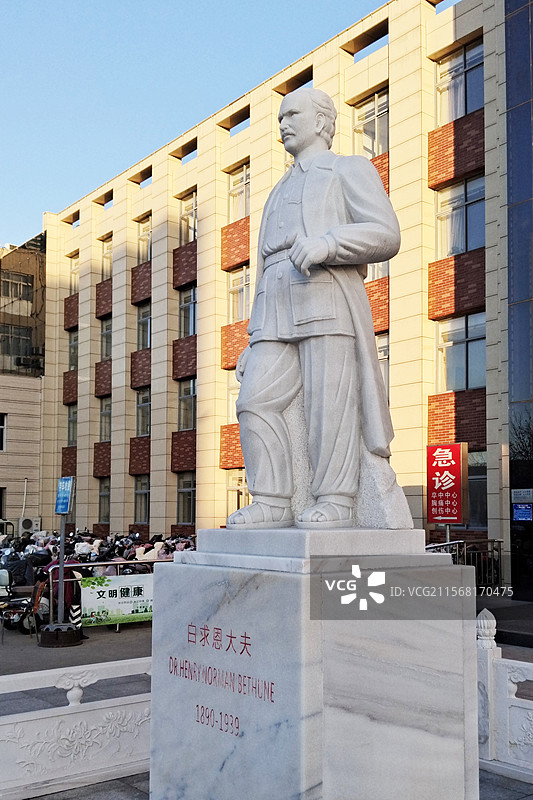 白求恩塑像图片素材